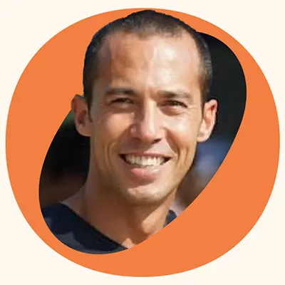 Retrato de Roberto Dum, especialista em corrida do Carol no Gaiz, que compartilha dicas para evoluir nos treinos.